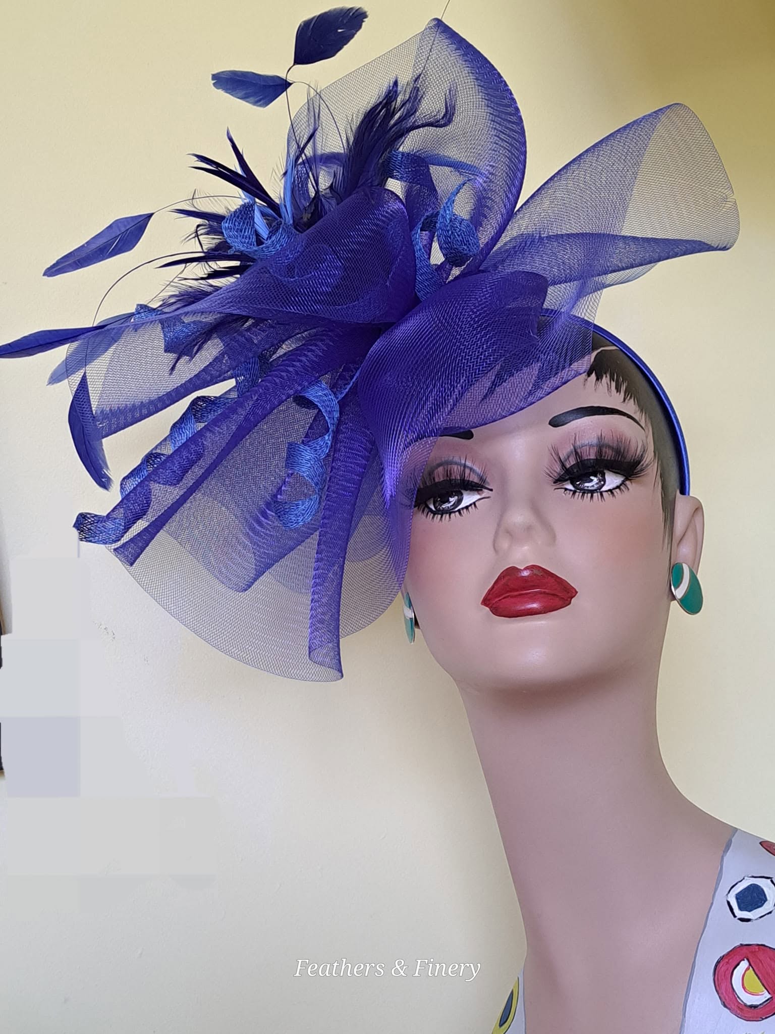 Blue feathered fascinator hat